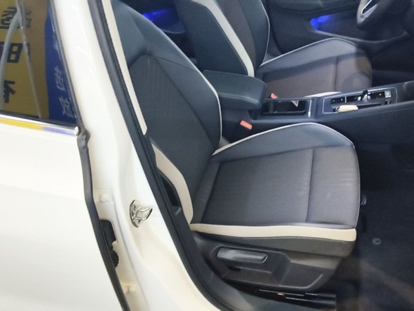 Volkswagen Golf 2023, 37300 км, за 15477 USD - фото 23