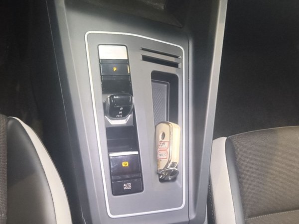 Volkswagen Golf 2023, 37300 км, за 15477 USD - фото 17