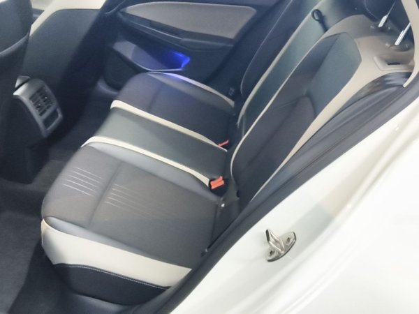 Volkswagen Golf 2023, 37300 км, за 15477 USD - фото 20