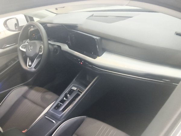 Volkswagen Golf 2023, 37300 км, за 15477 USD - фото 13