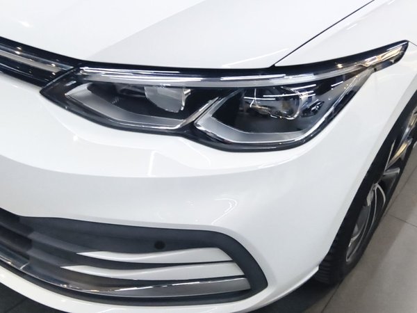 Volkswagen Golf 2023, 37300 км, за 15477 USD - фото 9