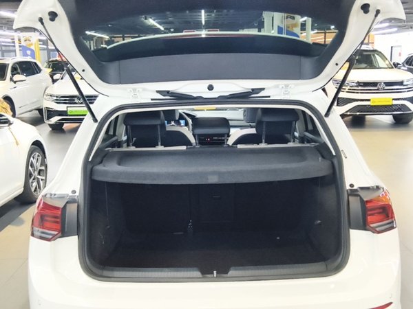 Volkswagen Golf 2023, 37300 км, за 15477 USD - фото 22