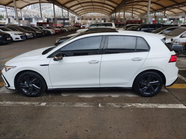 Volkswagen Golf 2023, 50199 км, за 17347 USD