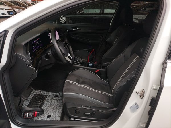 Volkswagen Golf 2023, 50199 км, за 17347 USD - фото 18