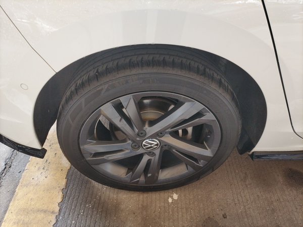 Volkswagen Golf 2023, 50199 км, за 17347 USD - фото 10