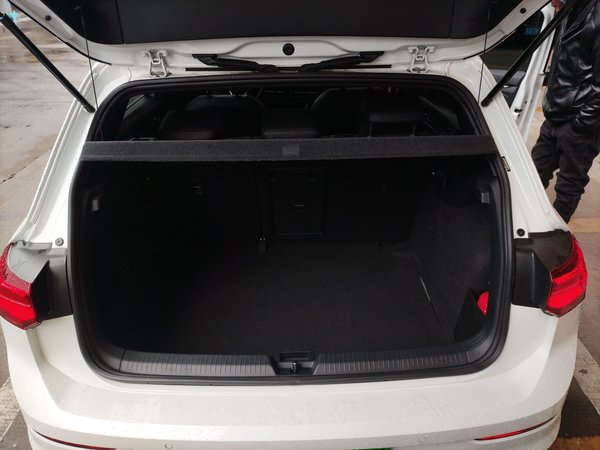 Volkswagen Golf 2023, 50199 км, за 17347 USD - фото 22