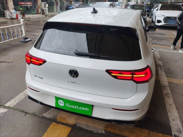 Volkswagen Golf 2023, 50199 км, за 17026 USD - фото 6