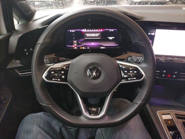 Volkswagen Golf 2023, 50199 км, за 17026 USD - фото 12