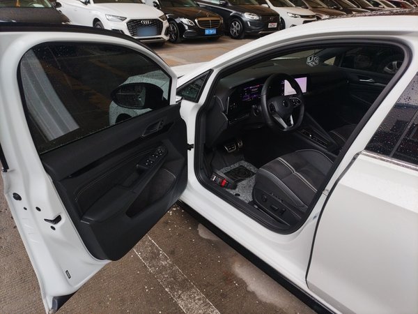 Volkswagen Golf 2023, 50199 км, за 17026 USD - фото 21