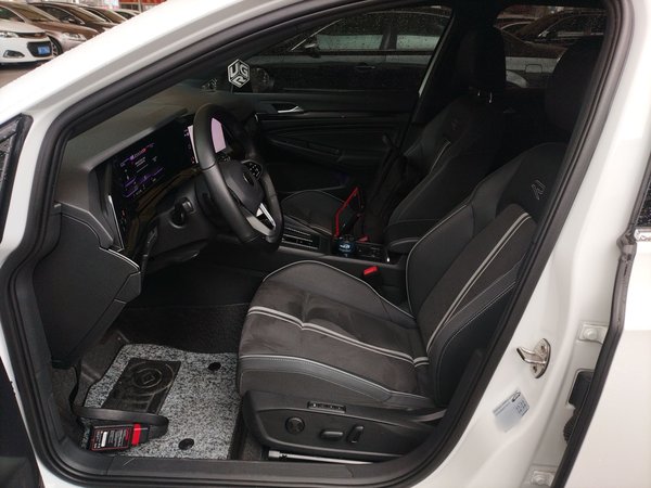 Volkswagen Golf 2023, 50199 км, за 17026 USD - фото 16