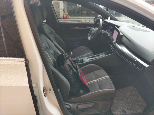 Volkswagen Golf 2023, 50199 км, за 17026 USD - фото 23