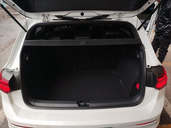 Volkswagen Golf 2023, 50199 км, за 17026 USD - фото 18