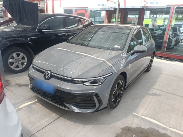 Volkswagen Golf · 2025 год