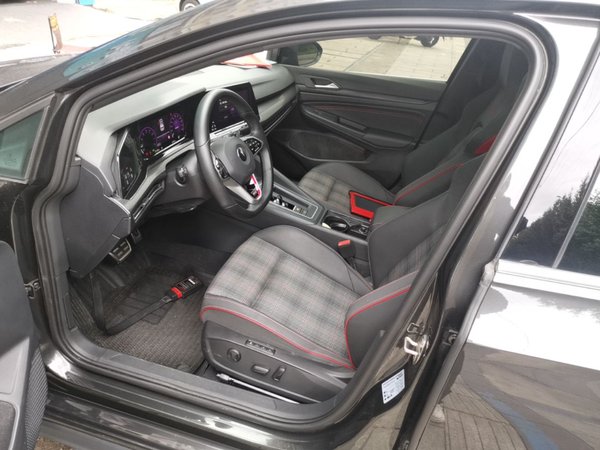 Volkswagen Golf GTI 2021, 67400 км, за 20958 USD - фото 19
