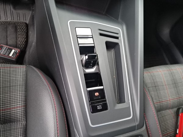 Volkswagen Golf GTI 2021, 67400 км, за 20958 USD - фото 17