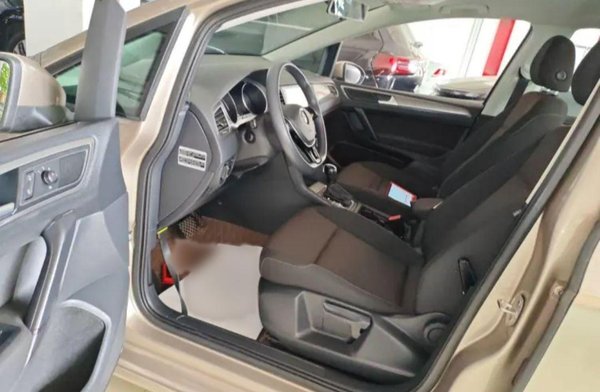 Volkswagen Golf Sportsvan 2016, 180900 км, за 7311 USD - фото 8