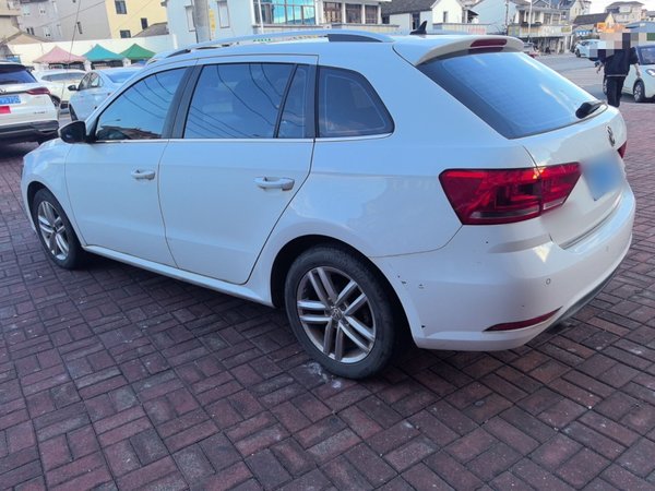 Volkswagen Gran Lavida 2015, 116000 км, за 6743 USD