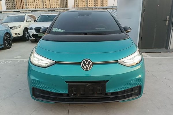 Volkswagen ID.3 2022, 36000 км, за 12635 USD