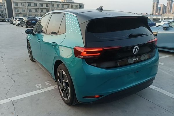 Volkswagen ID.3 2022, 36000 км, за 12635 USD