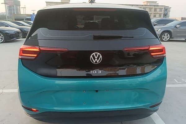 Volkswagen ID.3 2022, 36000 км, за 12635 USD