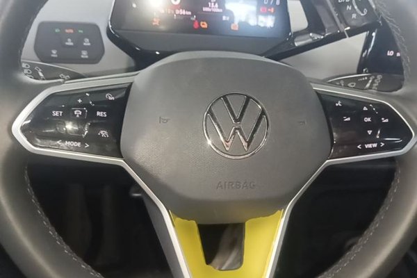 Volkswagen ID.3 2023, 13899 км, за 14212 USD - фото 13