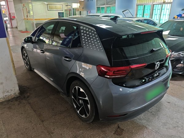 Volkswagen ID.3 2023, 25200 км, за 14792 USD