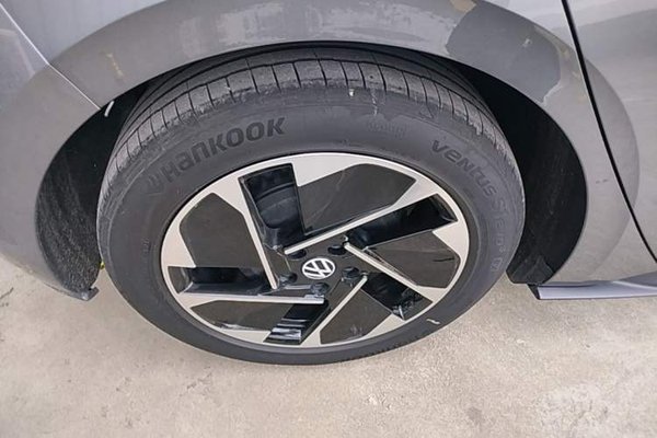Volkswagen ID.3 2023, 28000 км, за 14567 USD