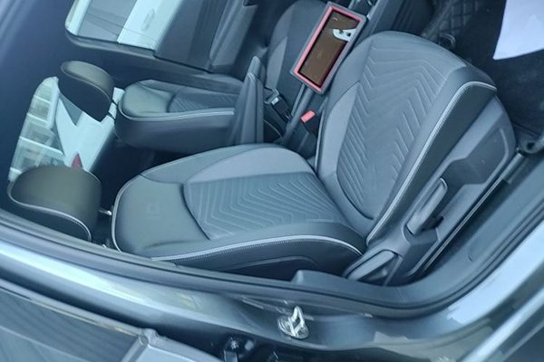 Volkswagen ID.3 2023, 28000 км, за 14567 USD - фото 12