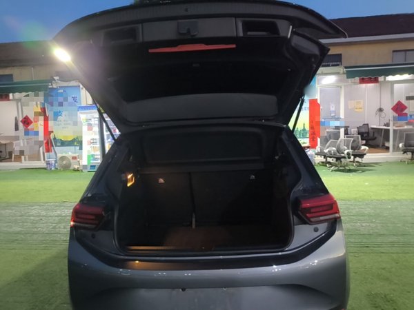 Volkswagen ID.3 2023, 5300 км, за 14199 USD - фото 22