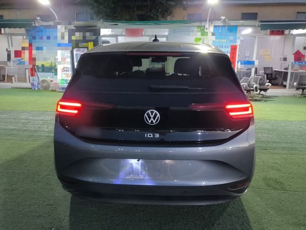 Volkswagen ID.3 2023, 5300 км, за 14199 USD