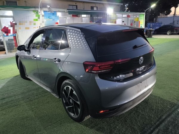 Volkswagen ID.3 2023, 5300 км, за 14199 USD