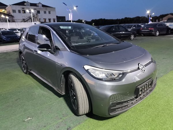 Volkswagen ID.3 2023, 5300 км, за 14199 USD
