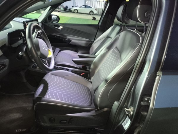 Volkswagen ID.3 2023, 5300 км, за 14199 USD - фото 18