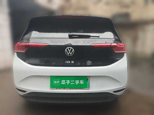 Volkswagen ID.3 2023, 12700 км, за 14238 USD