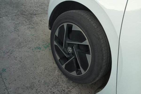 Volkswagen ID.3 2023, 34100 км, за 15315 USD - фото 11