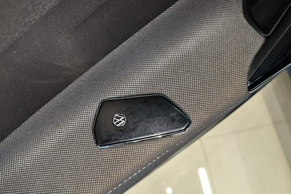 Volkswagen ID.3 2023, за 14395 USD - фото 12
