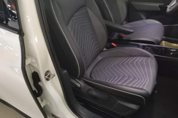 Volkswagen ID.3 2024, 57600 км, за 13298 USD - фото 23
