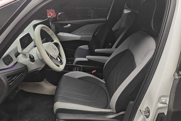 Volkswagen ID.3 2025, 6500 км, за 16367 USD - фото 19