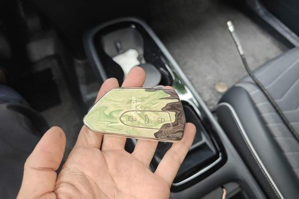 Volkswagen ID.3 2025, 20099 км, за 14643 USD - фото 9