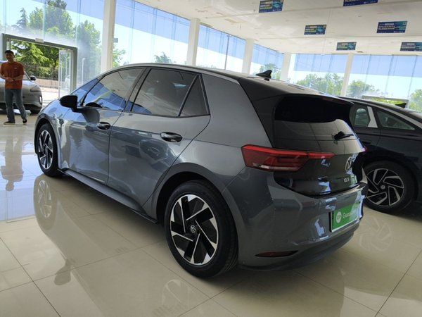 Volkswagen ID.3 2025, 22400 км, за 14817 USD