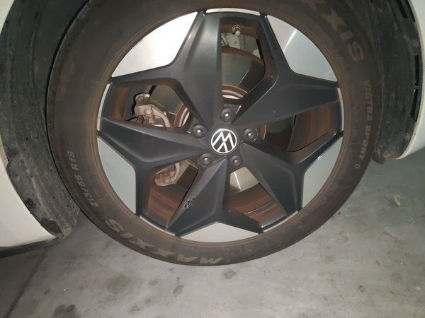 Volkswagen ID.3 2025, 25000 км, за 15104 USD
