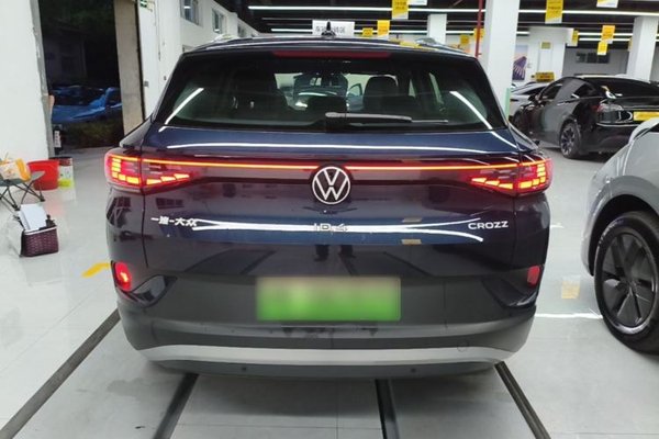 Volkswagen ID.4 CROZZ 2025, 7300 км, за 18298 USD
