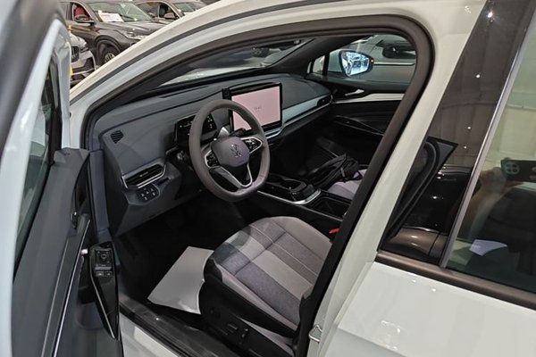 Volkswagen ID.4 CROZZ 2025, 5000 км, за 18054 USD