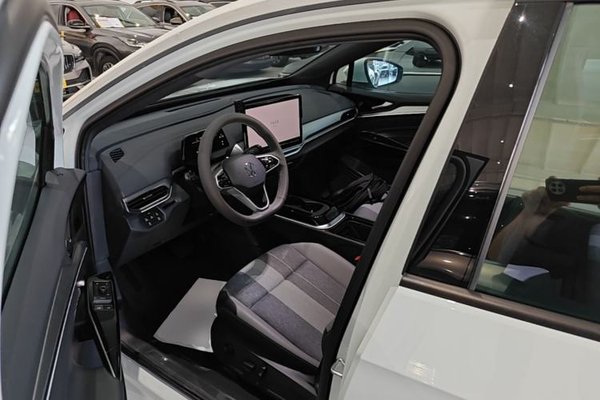 Volkswagen ID.4 CROZZ 2025, 5000 км, за 18054 USD
