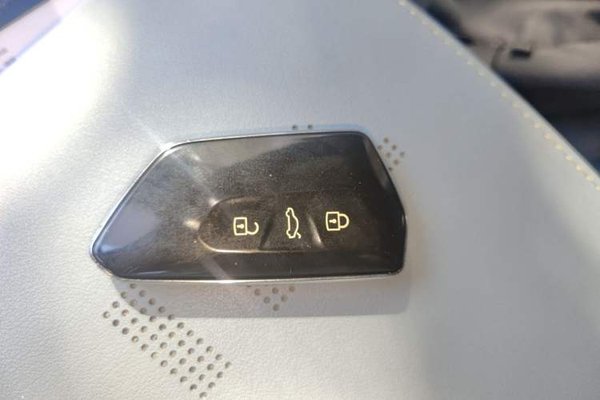 Volkswagen ID.4 X 2021, 101100 км, за 12898 USD - фото 20