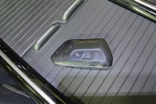 Volkswagen ID.4 X 2023, 79200 км, за 13960 USD - фото 23