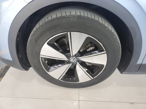 Volkswagen ID.4 X 2025, 17100 км, за 16578 USD
