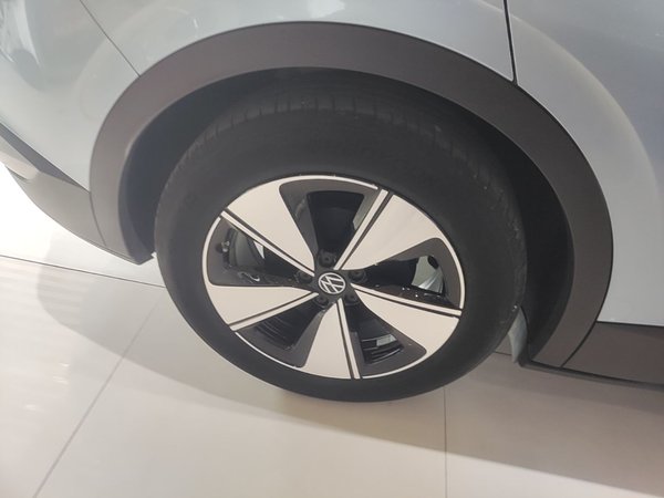 Volkswagen ID.4 X 2025, 17100 км, за 16578 USD
