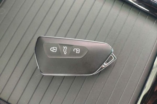Volkswagen ID.4 X 2025, 21500 км, за 16557 USD - фото 6