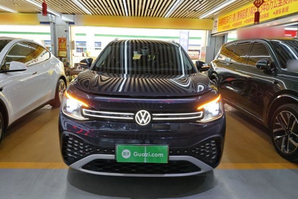 Volkswagen ID.6 CROZZ 2022, 64000 км, за 20986 USD